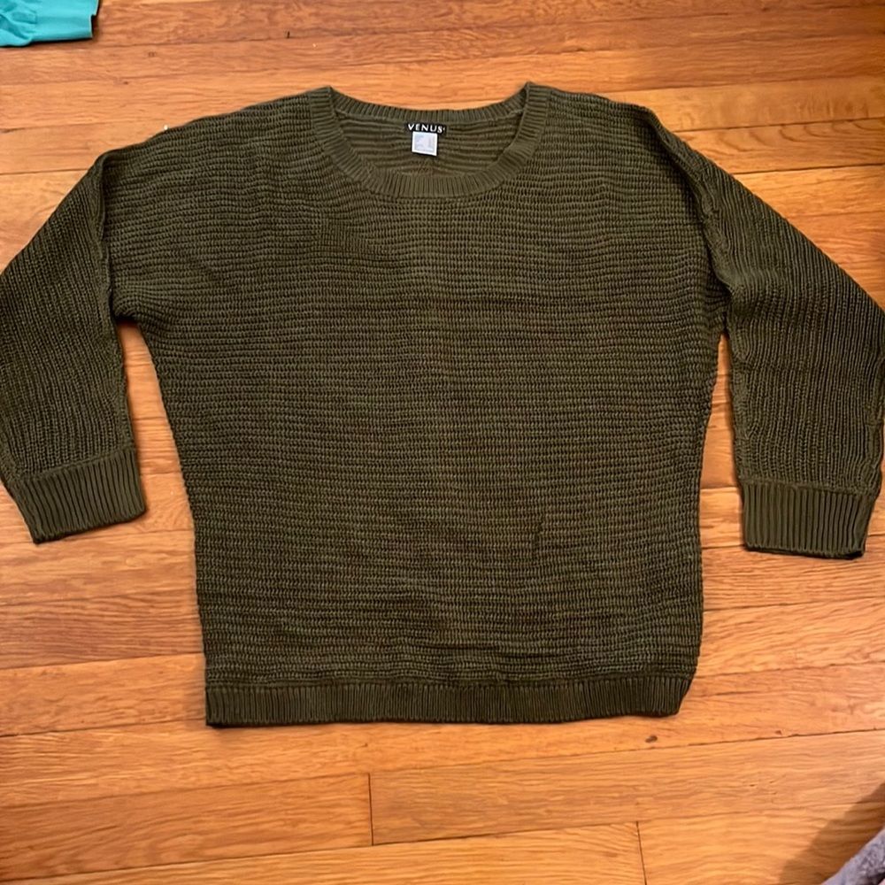 VENUS • olive green OVERSIZED button back sweater • size M (fits like XXL)